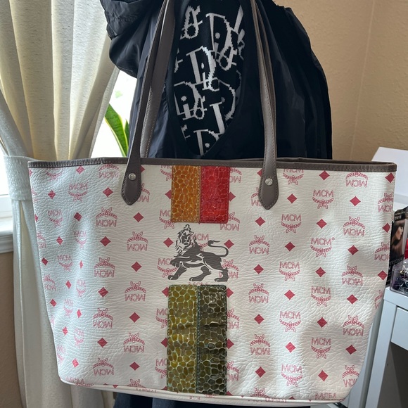 MCM Shopping Tote - Picture 16 of 16